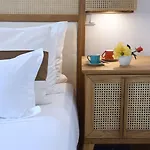 Amalgam Homes Paros Beachfront Ambelas